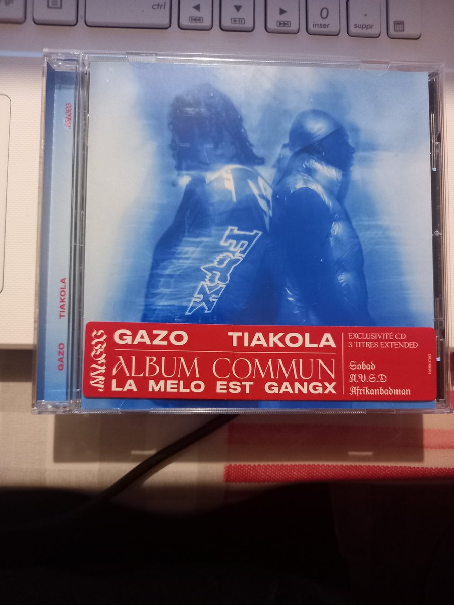 ChambardTony's tweet photo. Les gars jsp si vous aussi vous avez eu votre album de @GazoMlg et @Tiakola_Meloo en tout cas moi je l'ai reçu et cette album Les gars il est incrr 🔥🔥🔥🔥🔥 grrr paw! 🚫🎮 

LA MELO EST GANGX https://t.co/yHkxFzCpzg