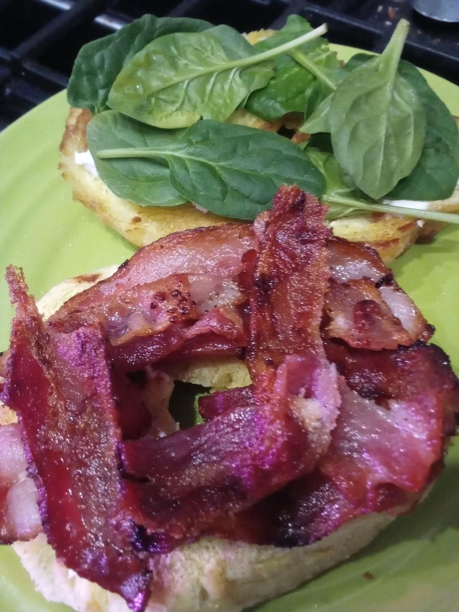 MakingFoodUp's tweet photo. Just keeping it simple. Bacon bagel sandwich for breakfast today. #sandwich #bacon #breakfast https://t.co/srnA7FXHFR