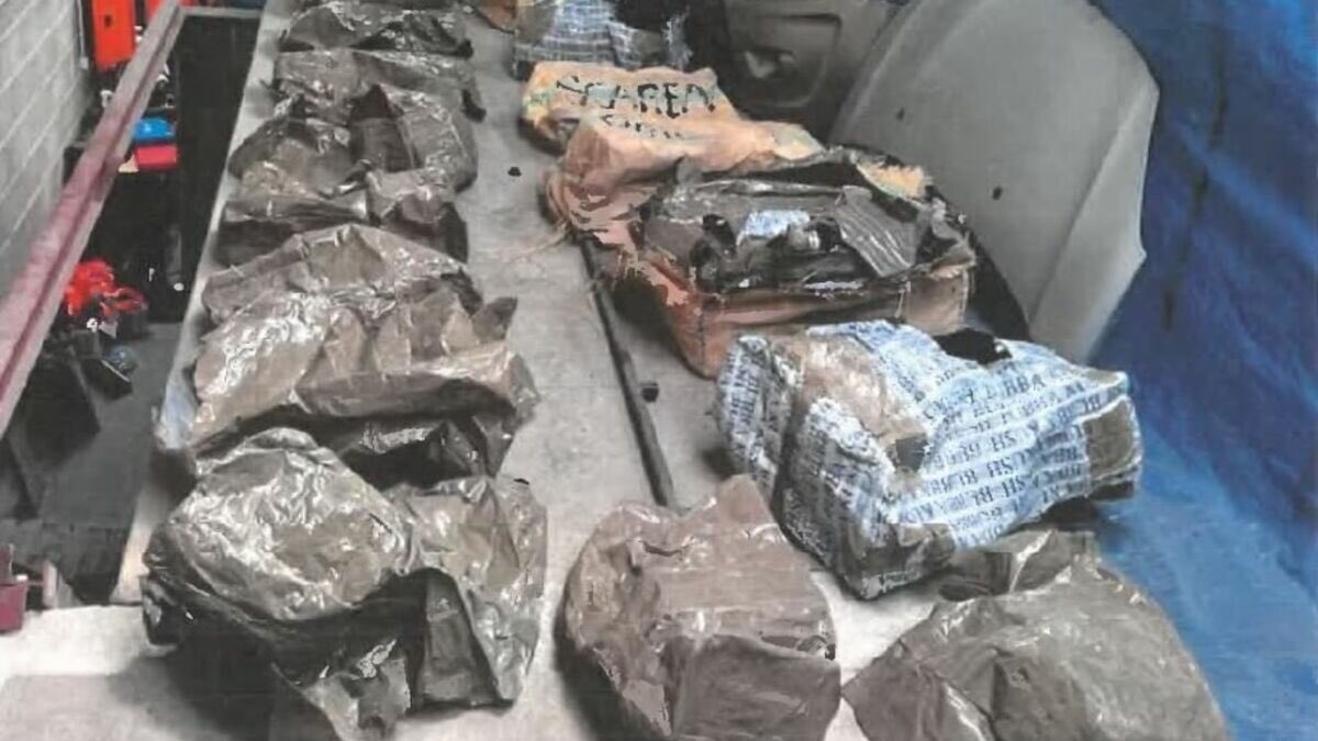 info_Paris_IDF's tweet image. 🔴 FLASH - #Paris : L’un des plus gros trafiquants français a été arrêté dans sa #planque parisienne après deux ans d’enquête de l’Office antistupéfiants de #Versailles. 

👉 Il est soupçonné d’être un gros importateur de #cocaïne et de cannabis en région parisienne. (Lp) #Pj