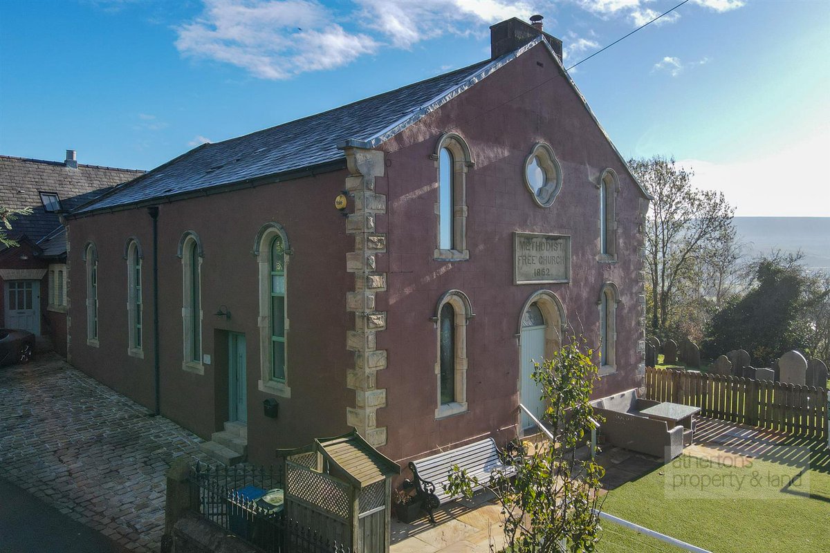 Reduced: Lower Chapel Lane, Grindleton BB7 4RN – five-bedroom converted chapel, now for sale at £650,000.

Created from a former church Sunday school, this unique property has a contemporary feel to complement its amazing architectural features.

athertons-uk.com/property/resid…