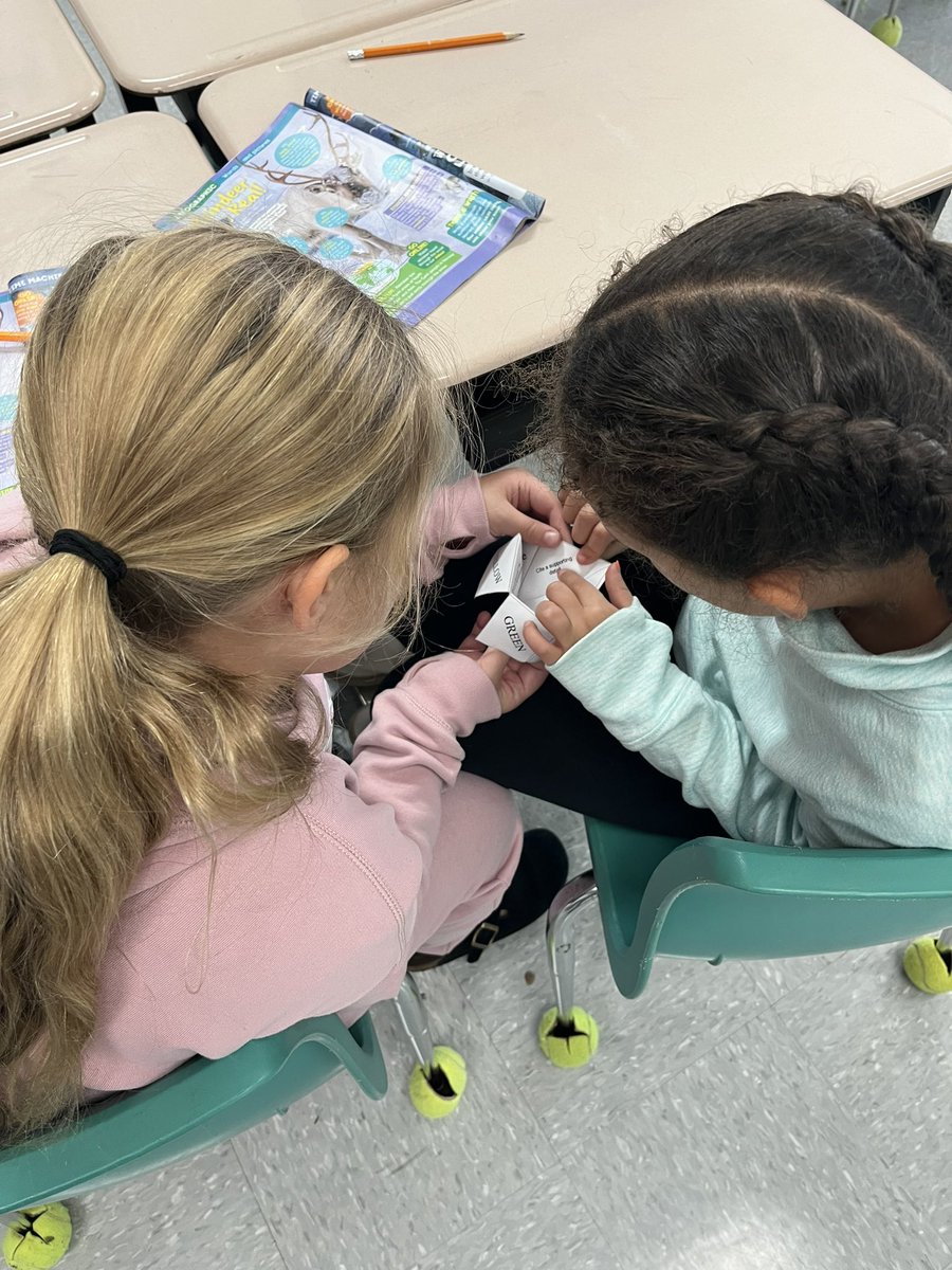 teachworrell's tweet photo. Oh, what fun with an infographic, a coodie-catcher, and a partner! #MACSchools https://t.co/V7DMXD8tWU