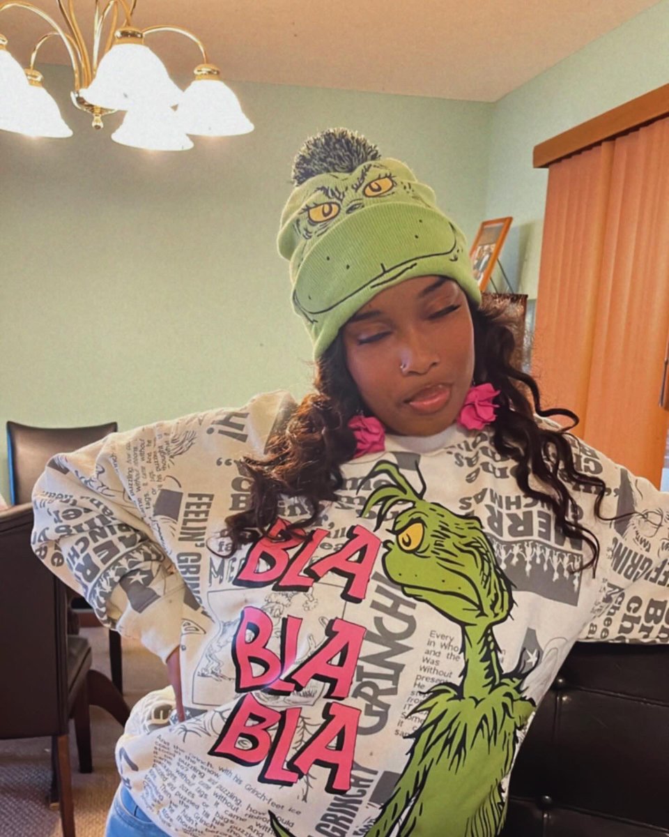 TheWildPhlower's tweet image. I ALWAYS understood why Mr. grinch wanted to live ALONE in a cave w/ his dog. #LeaveMeAlone #IdoNOTlikehumans  #ForeverMOOD #MyBff #MrGrinch #TheGrinch #Grinch #Blah ##HATEHATEHATE until 12/22🥳