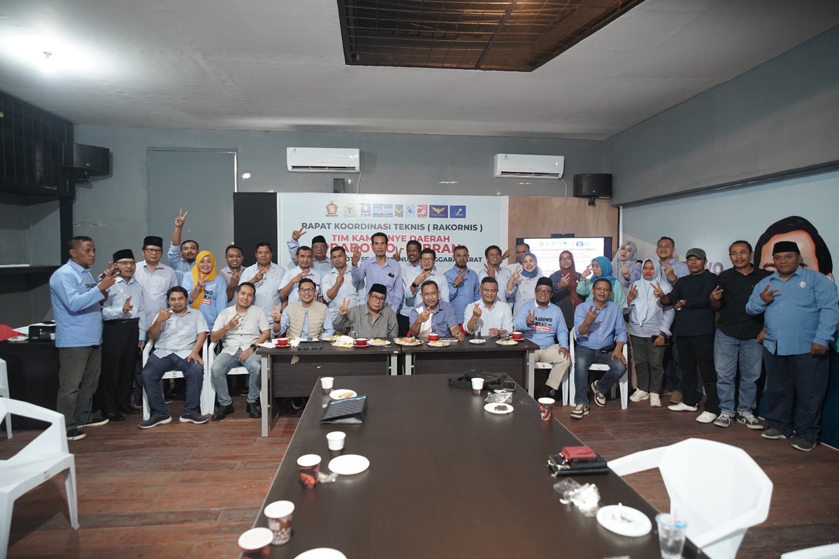 Prima_ntb's tweet photo. Rapat Koordinasi Teknis Tim Kampanye Daerah (TKD) Prov. NTB dengan TKD Kab. /kota Se-NTB

#MenangkanPrabowoGibran
#BersamaIndonesiaMaju
#MenangkanPancasila https://t.co/c2wGhBxQHr