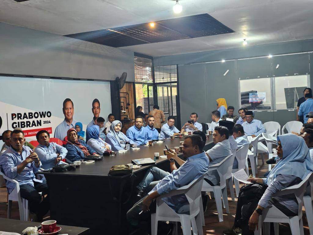 Prima_ntb's tweet photo. Rapat Koordinasi Teknis Tim Kampanye Daerah (TKD) Prov. NTB dengan TKD Kab. /kota Se-NTB

#MenangkanPrabowoGibran
#BersamaIndonesiaMaju
#MenangkanPancasila https://t.co/c2wGhBxQHr