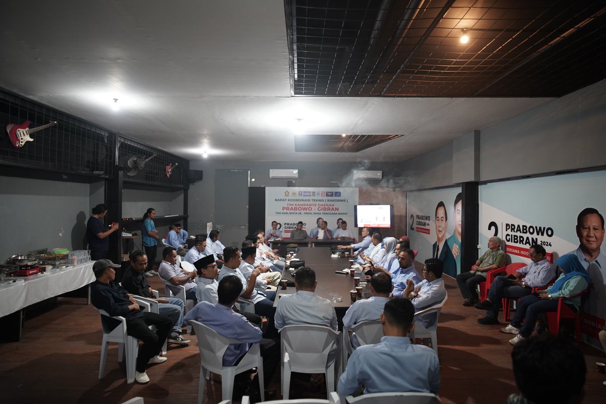 Prima_ntb's tweet photo. Rapat Koordinasi Teknis Tim Kampanye Daerah (TKD) Prov. NTB dengan TKD Kab. /kota Se-NTB

#MenangkanPrabowoGibran
#BersamaIndonesiaMaju
#MenangkanPancasila https://t.co/c2wGhBxQHr