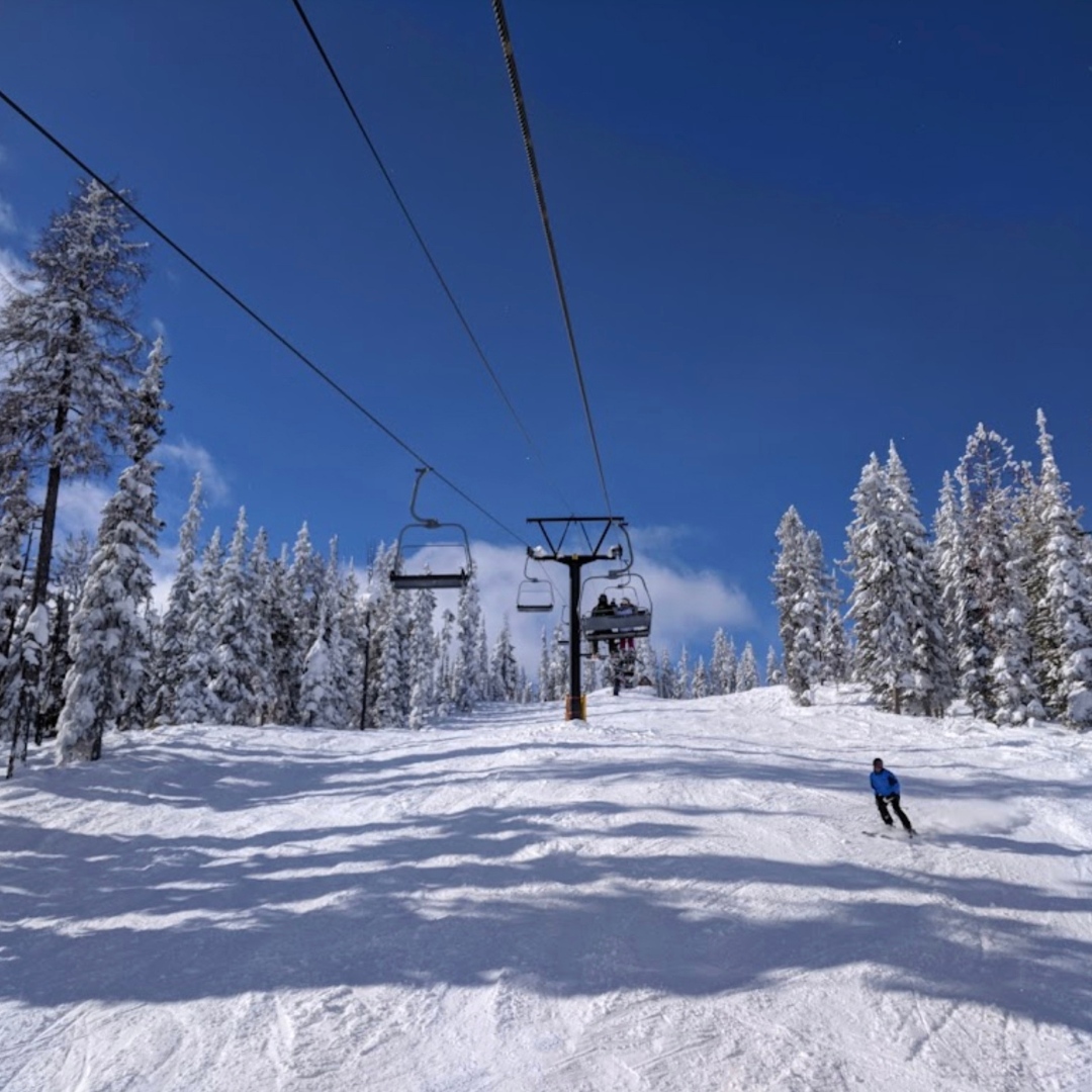 IT'S DECEMBER🤩⛷️✨🎉 You know that that means?

SKI SEASON AT @kimberleyalpineresort IS ALMOST HERE!

📸: Mike Sczesny

#kimberleybc #agoodplacetobe #mountains #getoutside #kootrocks #kootenays #skiing