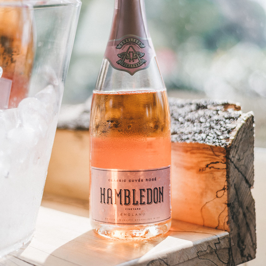 🥂Let's get fizzy with it🥂 Popping a cork on a bottle of Hambledon to get in the weekend mood!✨