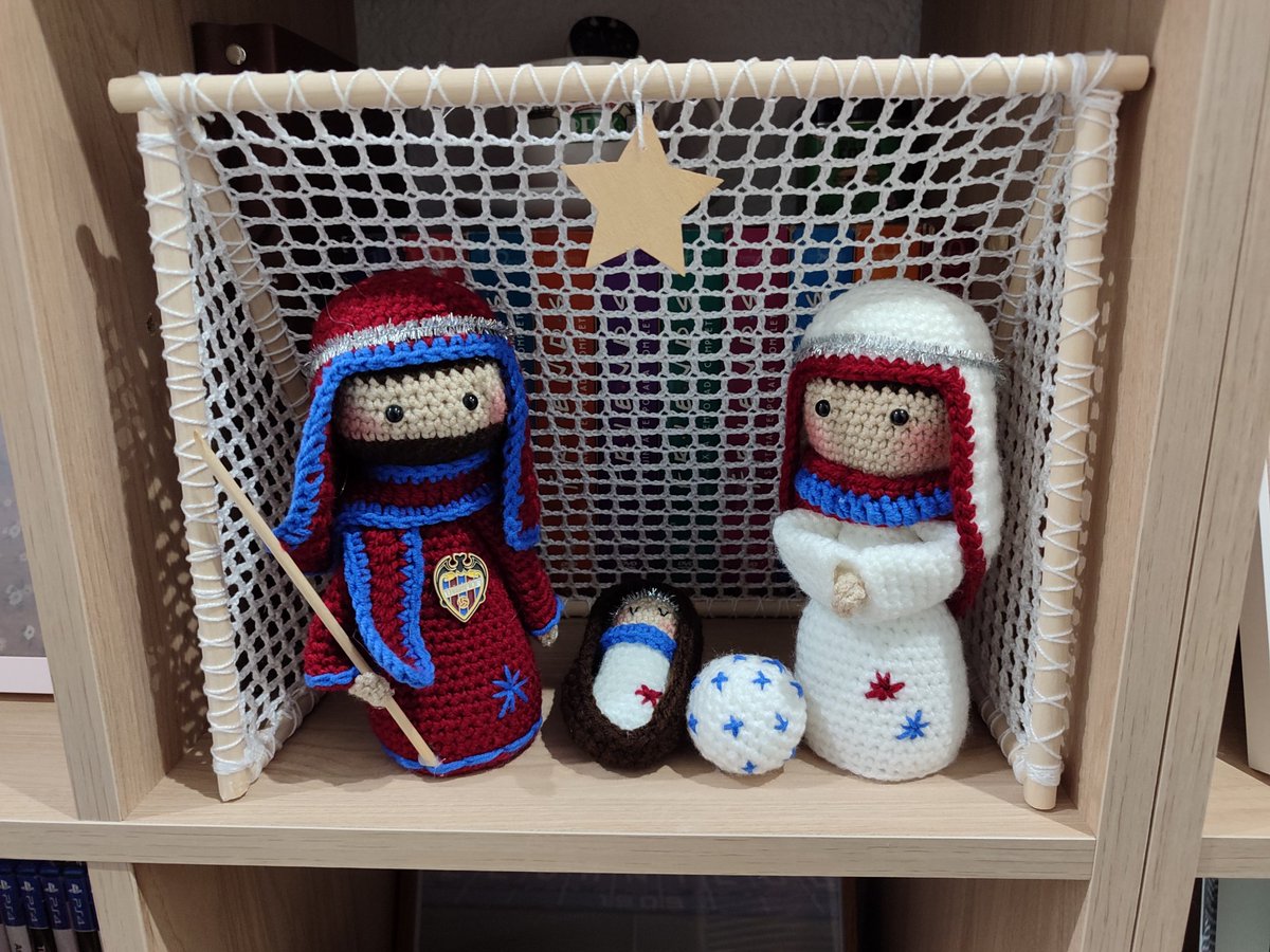 Vicky_IQ's tweet photo. Precioso este belén del Levante hecho por @Lala_crochet 😍 Regalo de Navidad para mi marido 😀 https://t.co/4VxuJkZtVC