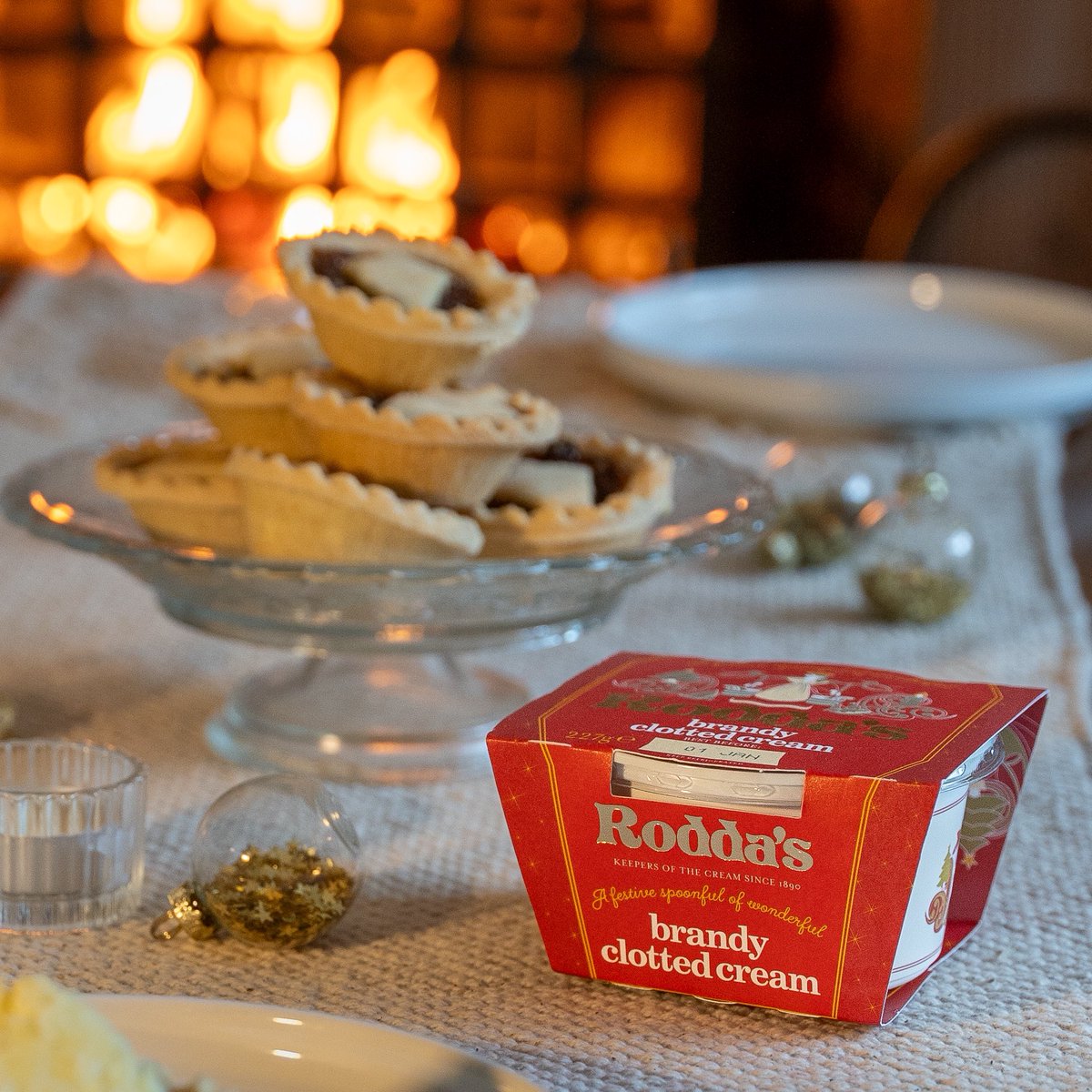 With lots of excuses to enjoy mince pies anytime of the day or week this year, why not top yours with a #spoonfulofwonderful Rodda’s #brandyclottedcream Pick up a pot on your next shop and make your mince pies magical.
