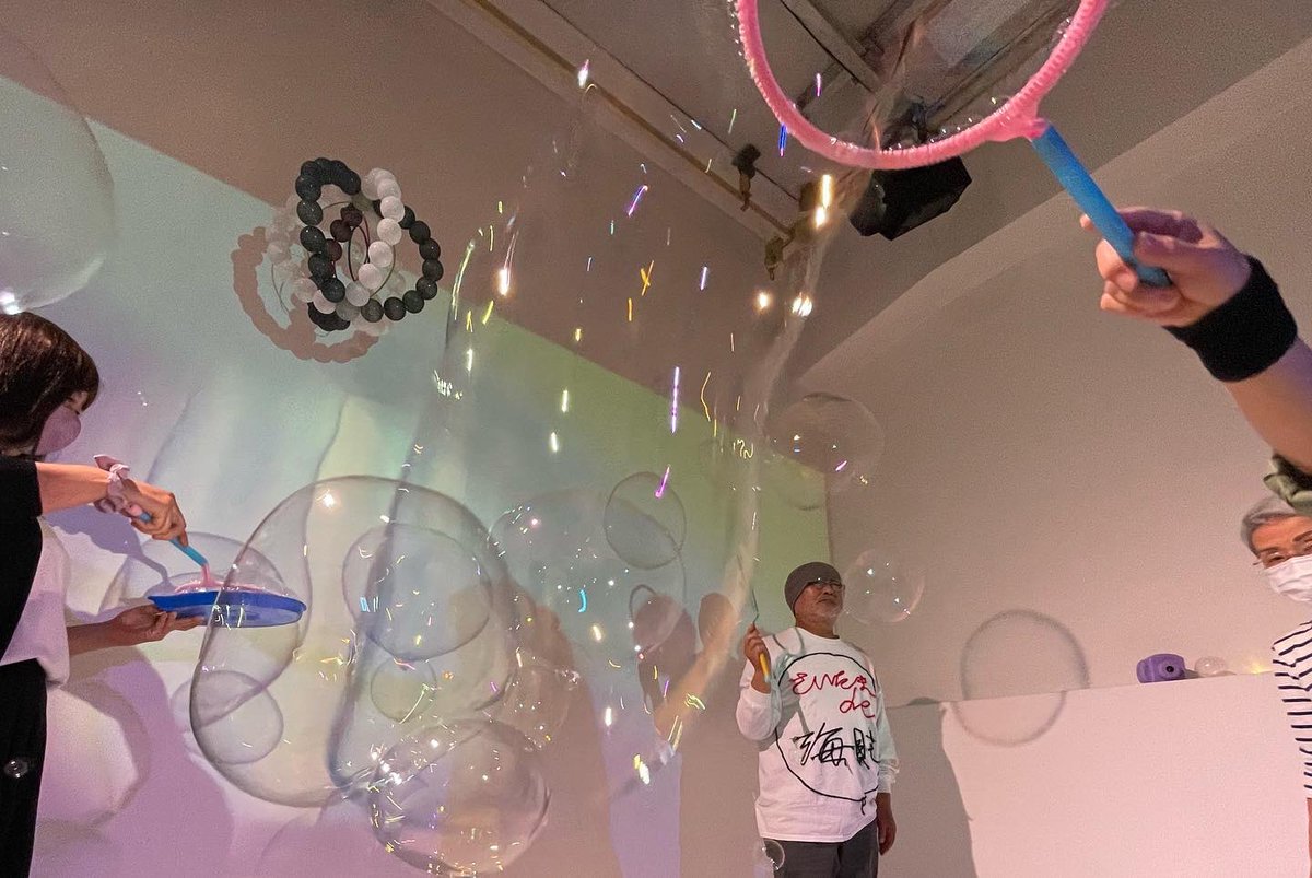 studio45_urawa's tweet photo. シャボンdaさいたま

本日は、11:00-17:00
14:00-17:00は、「シャボン玉を作って遊ぼう」ワークショップ開催！

10日の最終日は、18時からクロージングでVJ、DJイベントも開催しまーす！

残り5日、お待ちしてます。

#さいたま国際芸術祭2023 
#写真で伝える私の世界 
#savon_da_saitama https://t.co/yyIgkpHq3y