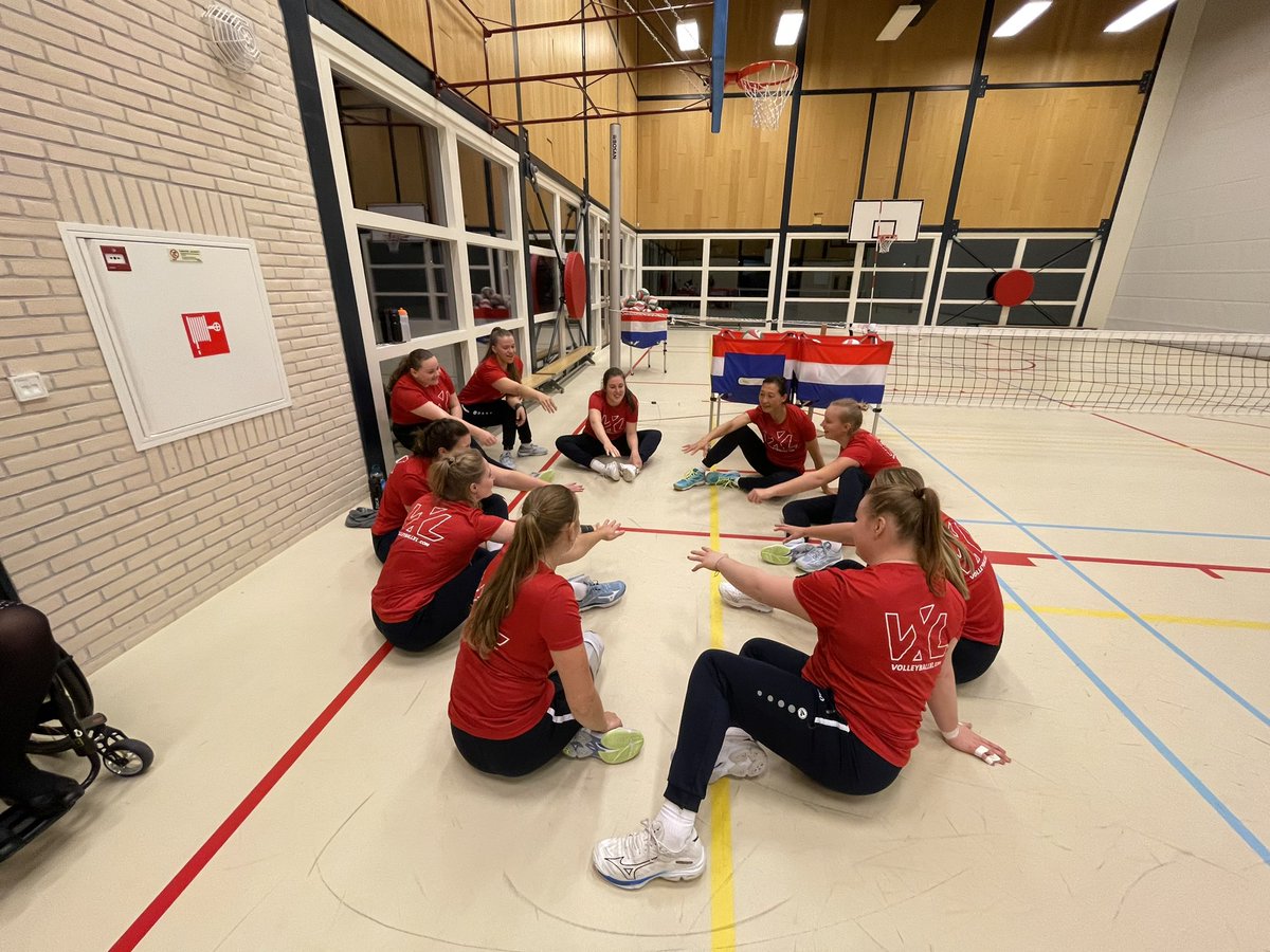 VolleybalXL's tweet photo. Vanavond waren we gast bij het @ParavolleyDames om oefeningen op te nemen. Binnenkort online op https://t.co/HNcamsnXqr! #paravolley #zitvolleybal https://t.co/YB2IMwoanZ