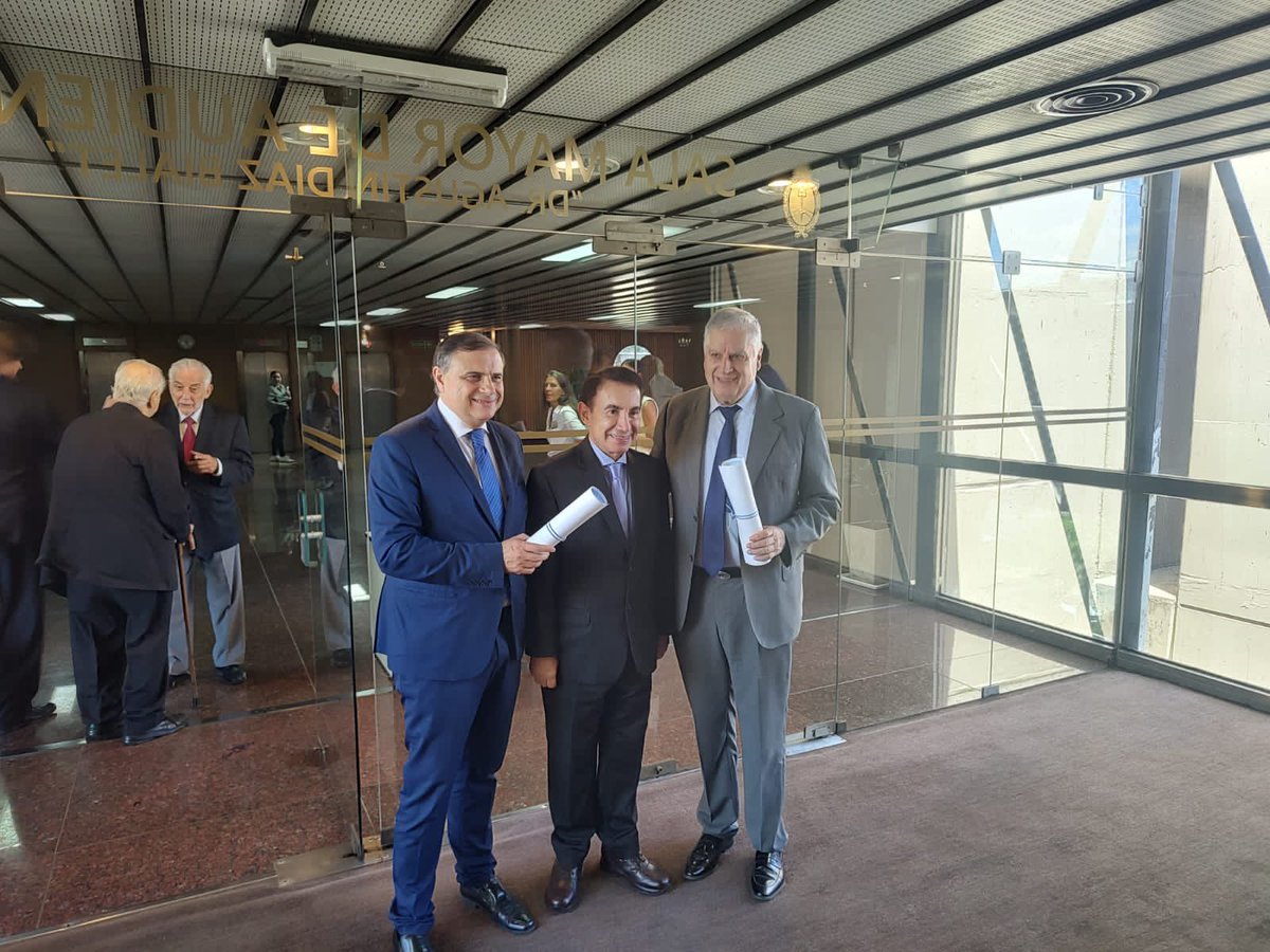 Dip_Gutierrez's tweet photo. ¡Hoy recibí mi Diploma como Diputado Nacional! 

Con el compromiso de siempre trabajaré en pos de los intereses de los argentinos, pero en especial de los cordobeses que son quienes me apoyaron. 
Agradezco de corazón a todos los compañeros que confiaron en mi.

¡Muchas Gracias! https://t.co/dXX46BZ1LI