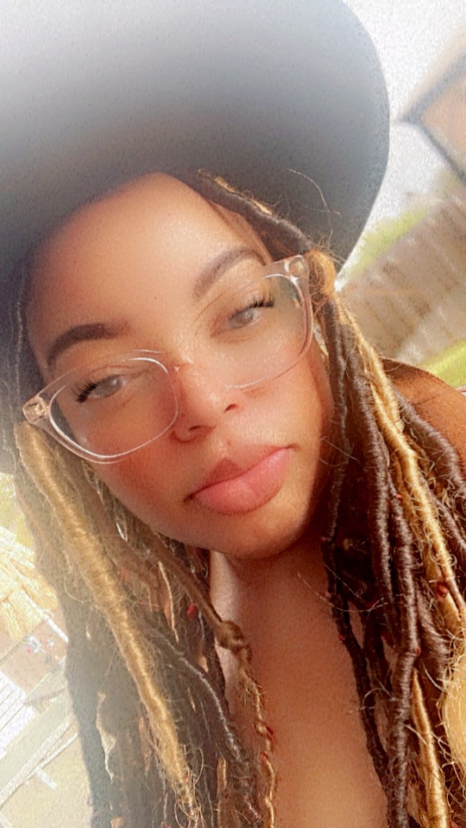 arianabailey27's tweet photo. just incase y'all forgot i'm she and she is me..#BlackExcellence #singlemom #takingbfapplications
#naturalqueen https://t.co/YJowPc9az3