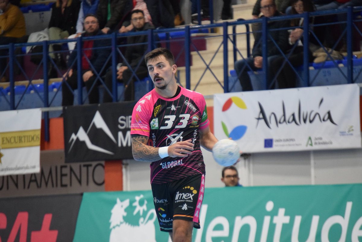 AngelXimenezBM's tweet photo. SOMOS 𝘿𝙀𝙋𝙊𝙍𝙏𝙀 𝘼𝙉𝘿𝘼𝙇𝙐𝙕 💚

👏 Queremos agradecer  a @DeporteAND @TurismoAND su compromiso esta temporada a través del patrocinio financiado con Fondos FEDER 🇪🇺

Nuestra tierra, más presente que nunca en la élite del balonmano🙌

#SomosAndalucía #VamosMiGenil #VamosAX https://t.co/3anUinBIsI