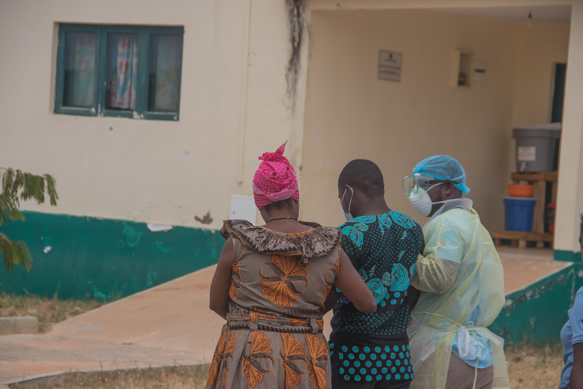 YourCWVoices's tweet photo. Healthcare crisis has pierced  the barriers of class and income divisions in Zimbabwe. #Commonwealth correspondent @kiyara_upclose reports on 'Zimbabwe is undergoing a healthcare crisis’

Learn more👉 https://t.co/CgYu5l7ej6

#Healthcare #Zimbabwe https://t.co/2PauHmBIL3