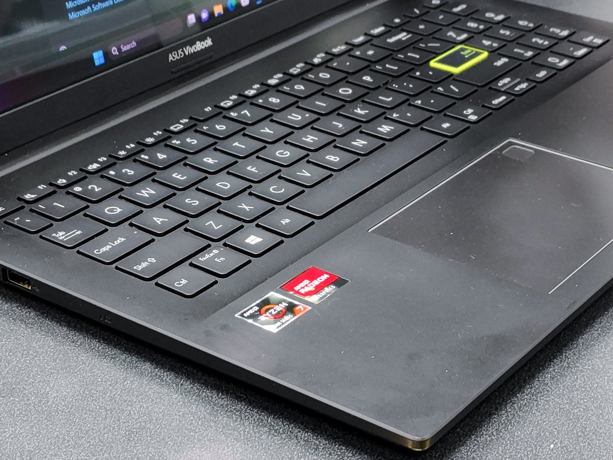 A1Trade's tweet image. 🚀Sold my trusty #ASUSVivobook 15 at @A1Pawns. It&apos;s been a powerhouse of productivity and play, from zippy multitasking to crystal-clear visuals. 💻 No box, but charger included!
In search of a robust laptop companion or sell yours? Swing by #A1! 🌐
#PowerfulComputing #ASUS #Pawn