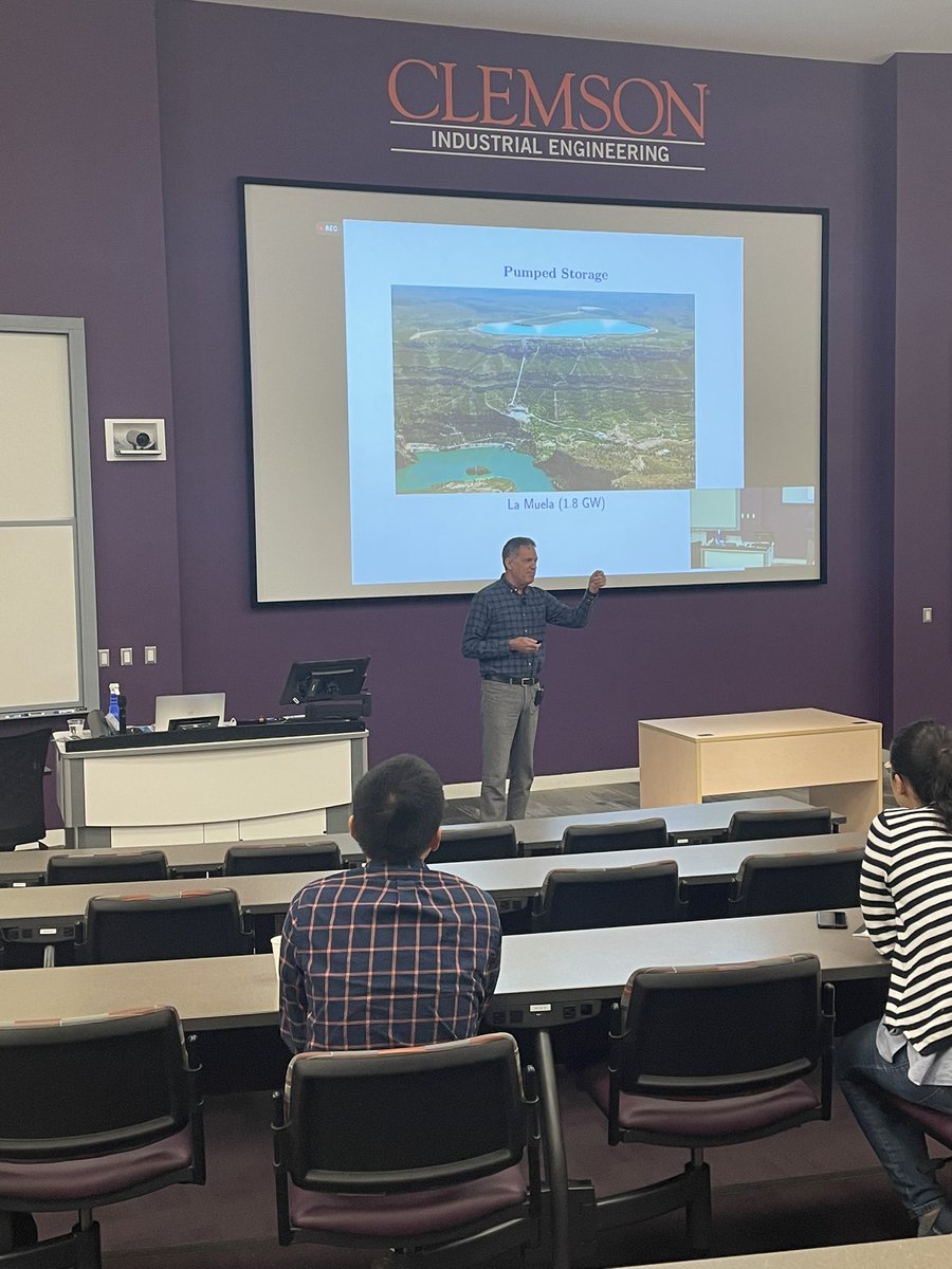 HamedR_HR's tweet photo. Happy to have @mortondavidp on campus today! https://t.co/htFCkV7zbY