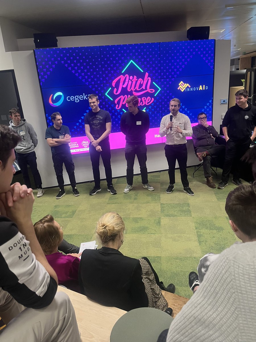 MilanReverendo4's tweet photo. Laatste pitch van de dag, nog even en de winnaars worden bekend gemaakt! #thomasmore #itfactory https://t.co/FnYwZfTxwM