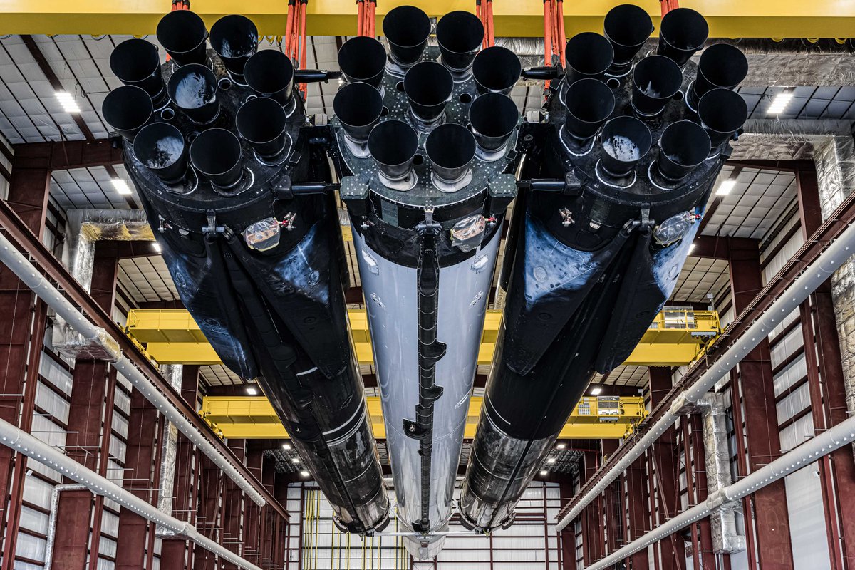 SpaceX's tweet photo. Falcon Heavy in the hangar at Launch Complex 39A in Florida https://t.co/h3Jg1kpucs