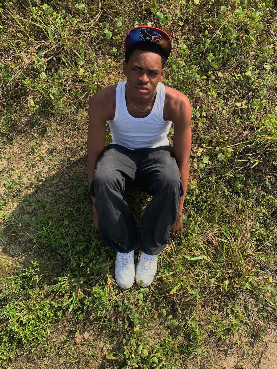 Tlixx12's tweet photo. New Song OTW 🔥 https://t.co/PyJgbaopLk