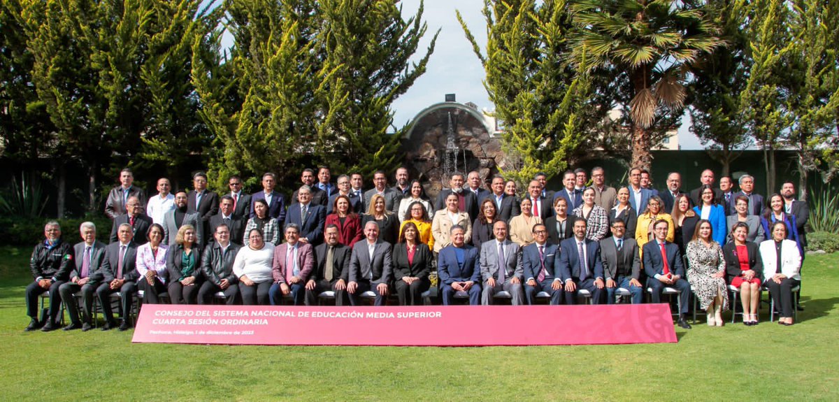 SEMSyS_SEPH's tweet photo. El Subsecretario de Educación Media Superior y Superior, @DanielFragosoT, acompaña al Gobernador del estado, @juliomenchaca_, y al Secretario de Educación Pública, @natycastrejonv, a la Cuarta Sesión Ordinaria del Consejo del Sistema Nacional de Educación Media Superior #SINEMS. https://t.co/hvBHveVFtL