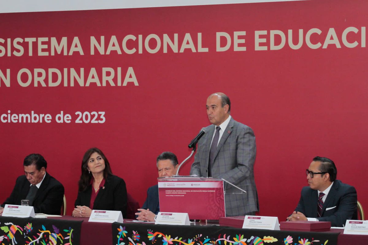 SEMSyS_SEPH's tweet photo. El Subsecretario de Educación Media Superior y Superior, @DanielFragosoT, acompaña al Gobernador del estado, @juliomenchaca_, y al Secretario de Educación Pública, @natycastrejonv, a la Cuarta Sesión Ordinaria del Consejo del Sistema Nacional de Educación Media Superior #SINEMS. https://t.co/hvBHveVFtL
