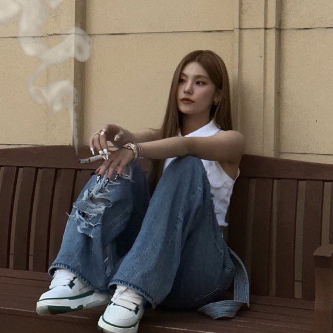 aliensuperslay's tweet image. the trauma off in my dms #freetherapy