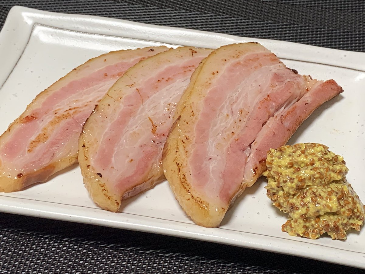 kikomotu's tweet photo. 朝ご飯どっち食べる？🐖🤔 https://t.co/zLDINCxmnz