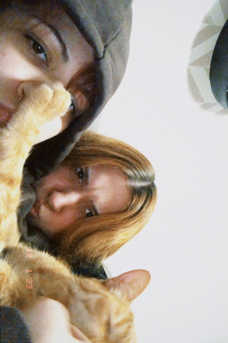 voltei ao tt só pra dizer que amo esses dois laranjinhas <3
<a href="/raqueli_26/">Raquel Carvalho</a>