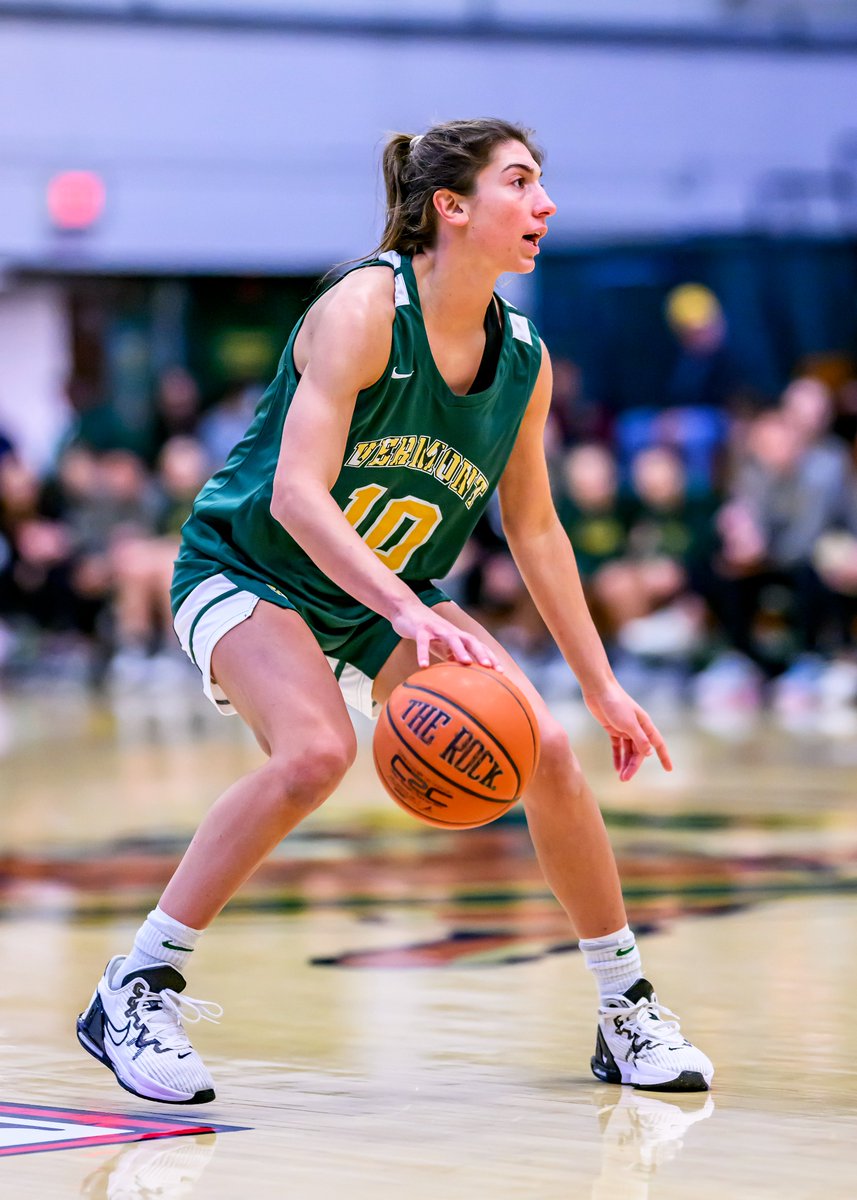 UVMwbb's tweet photo. Bella was everywhere last night💪 

#LetsRally https://t.co/MQcheF7MqJ