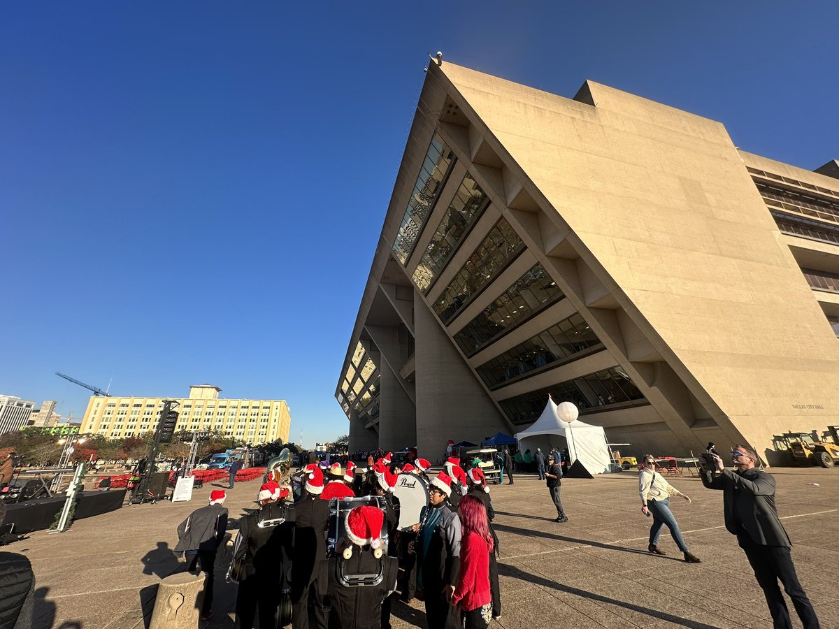 Jaguar Band is thrilled to perform at the Dallas City Hall Christmas Tree Lighting Ceremony! @MolinaHigh @JacobNunez27