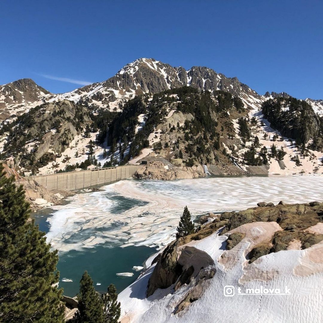 visitcatalonia's tweet photo. One of the most awe-inspiring landscapes in the Pyrenees: the Circ de Colomèrs. 🏔🥰

🥾 Hiking along its trails is one of the best ways to discover this natural wonder's lakes, glaciers, streams, bridges and rocky formations of all sorts. ✨

#InLOVEwithCatalonia ❤️
@Val_dAran https://t.co/qSClwL3qDm
