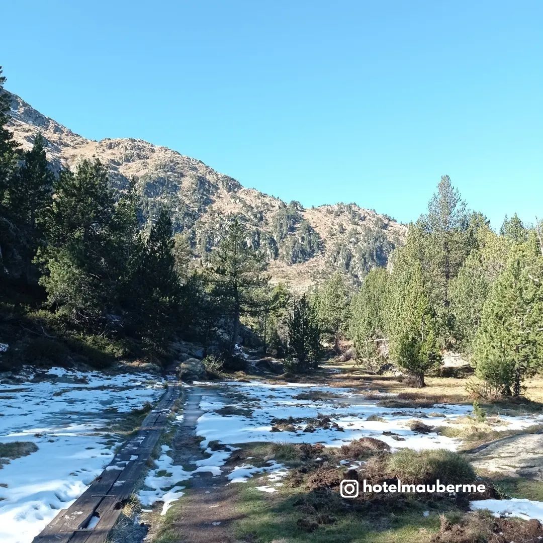 visitcatalonia's tweet photo. One of the most awe-inspiring landscapes in the Pyrenees: the Circ de Colomèrs. 🏔🥰

🥾 Hiking along its trails is one of the best ways to discover this natural wonder's lakes, glaciers, streams, bridges and rocky formations of all sorts. ✨

#InLOVEwithCatalonia ❤️
@Val_dAran https://t.co/qSClwL3qDm