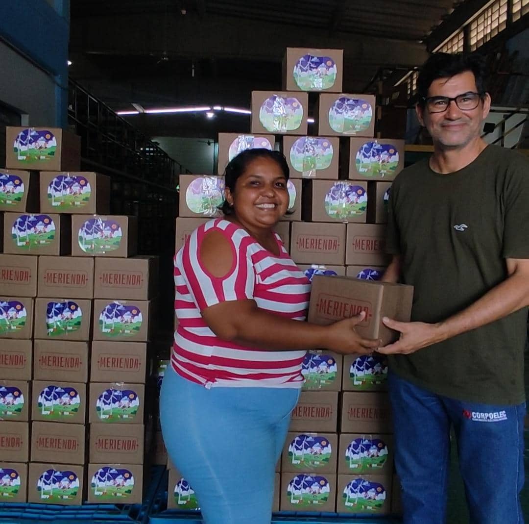 CORPOELECBAR_'s tweet image. En el estado #Barinas #Asoelec entregó un total de 517 Kits de Meriendas a los hijos de la fuerza trabajadora del sector eléctrico, gracias a la iniciativa del @mppeevzla, con el objetivo de brindar deliciosos alimentos a los pequeños.