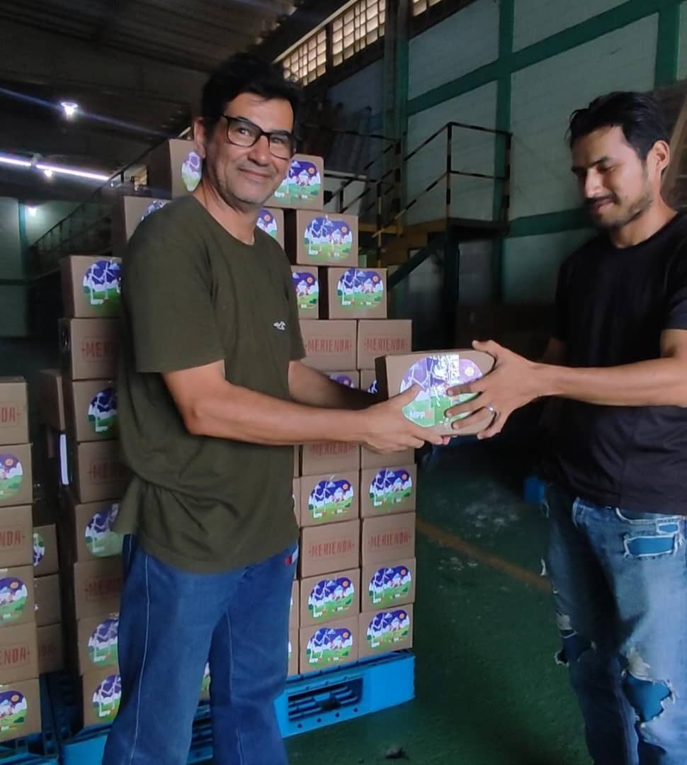 CORPOELECBAR_'s tweet image. En el estado #Barinas #Asoelec entregó un total de 517 Kits de Meriendas a los hijos de la fuerza trabajadora del sector eléctrico, gracias a la iniciativa del @mppeevzla, con el objetivo de brindar deliciosos alimentos a los pequeños.