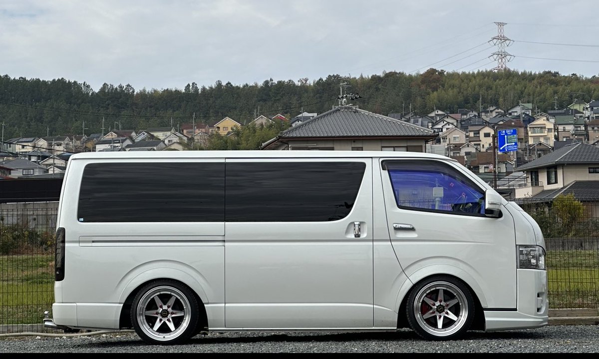 mayato0526's tweet photo. ハイエース1型　消しゴムみたい
ハイエース5型　おにぎりみたい
ハイエース7型　ティッシュ箱みたい
奥深い複雑な車それがええんどすえ https://t.co/7ilVcVXrHa