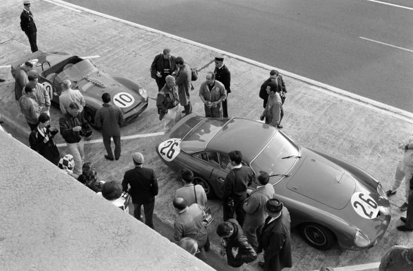 juanjoabsolut's tweet photo. Dรญa 336 del #LeMansCentenary y cumple aรฑos una leyenda, #DavidPiper, con muchas participaciones en las #LeMans24. Aquรญ en 1963, 6ยบ con un Ferrari 250 GTO, junto a Masten Gregory @historacing @VicarioMartin @LM__ @horacio_porta @Jose_ArmandoGH https://t.co/yBnuLUh0oN