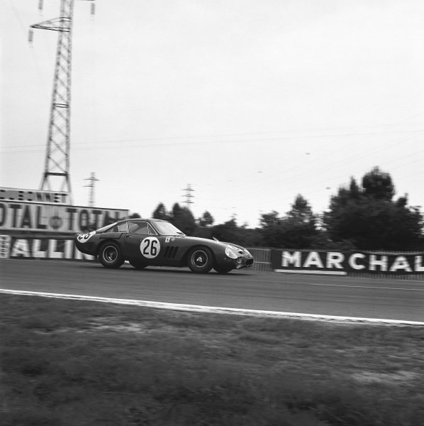 juanjoabsolut's tweet photo. Dรญa 336 del #LeMansCentenary y cumple aรฑos una leyenda, #DavidPiper, con muchas participaciones en las #LeMans24. Aquรญ en 1963, 6ยบ con un Ferrari 250 GTO, junto a Masten Gregory @historacing @VicarioMartin @LM__ @horacio_porta @Jose_ArmandoGH https://t.co/yBnuLUh0oN