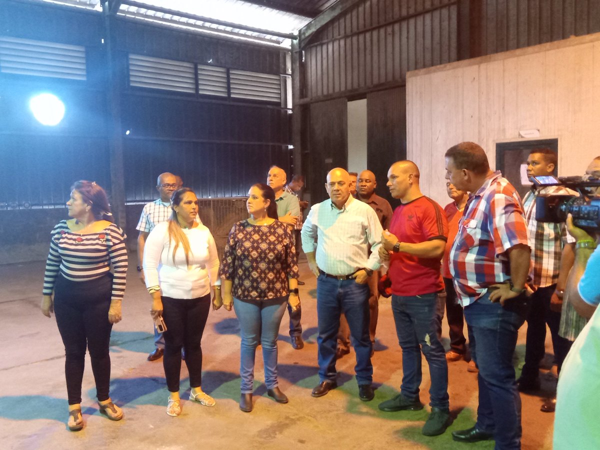 DrRobertoMOjeda's tweet photo. Recorrimos la empresa agroindustrial azucarera "Antonio Sánchez" en #AguadaDePasajeros #Cienfuegos. Lista para iniciar la Zafra. El compromiso de sus trabajadores es cumplir el plan de azúcar y derivados con eficiencia. Éxitos #Cuba #UnidosXCuba https://t.co/lw6dX0v1wD