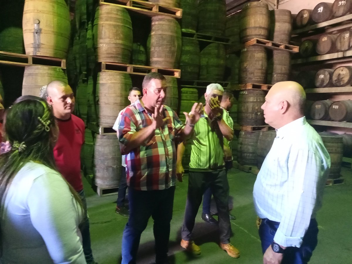 Recorrimos la empresa agroindustrial azucarera "Antonio Sánchez" en #AguadaDePasajeros #Cienfuegos. Lista para iniciar la Zafra. El compromiso de sus trabajadores es cumplir el plan de azúcar y derivados con eficiencia. Éxitos #Cuba #UnidosXCuba