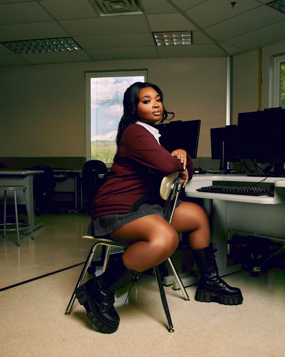 currentsunshine's tweet image. I’m finally walking across that stage yall 🥹🐾♥️ #AAMU23