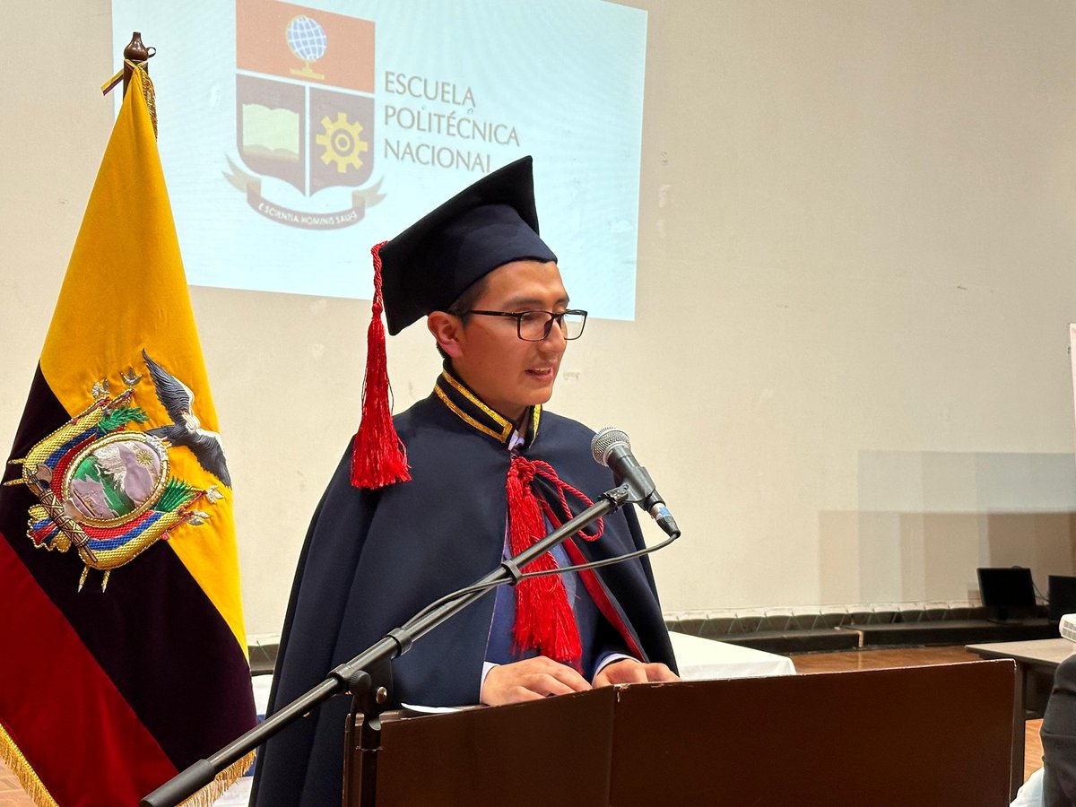 EPNEcuador's tweet photo. @FlorinellaM 🎓#GradosEPN | 🗣️Jhon Jairo Chiliquinga, mejor graduado de la promoción, expresó sus felicitaciones a los nuevos graduados 2023 de la #EPN.
#OrgulloPolitécnico🦉 https://t.co/ElYegah4Uj