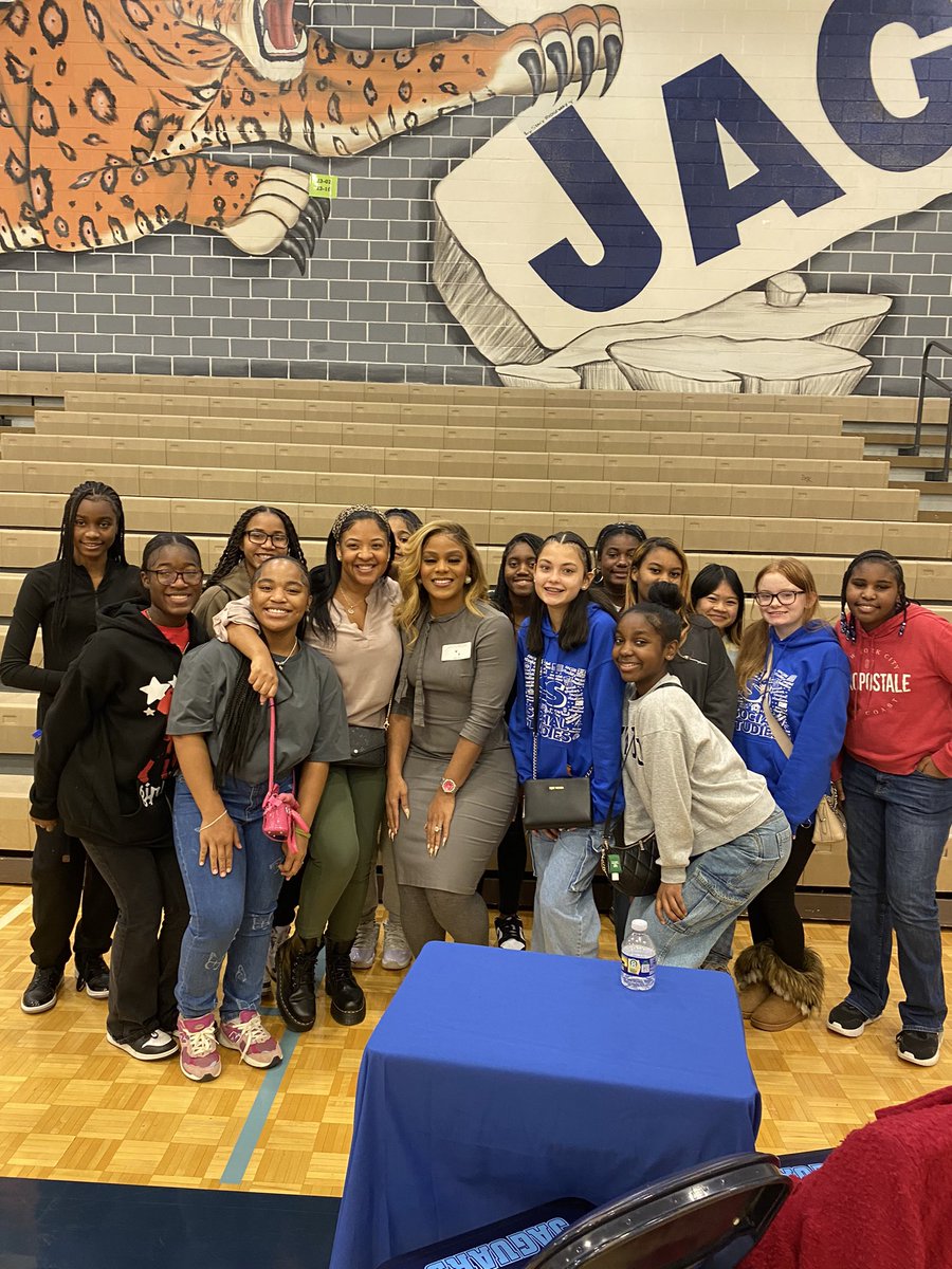 CAKEforGirls's tweet photo. It is always a great day to have a great day… so, we did!
Thank you to one of our 
VERY FIRST Ambassadors-
Attorney Kendra Robinson for stopping by and sharing her expertise. Thank you to our Counseling Department for the 
Job Fair. @LibraLBrittian @AOAddison_ @MajorJones_ https://t.co/i9gY3kjk5m