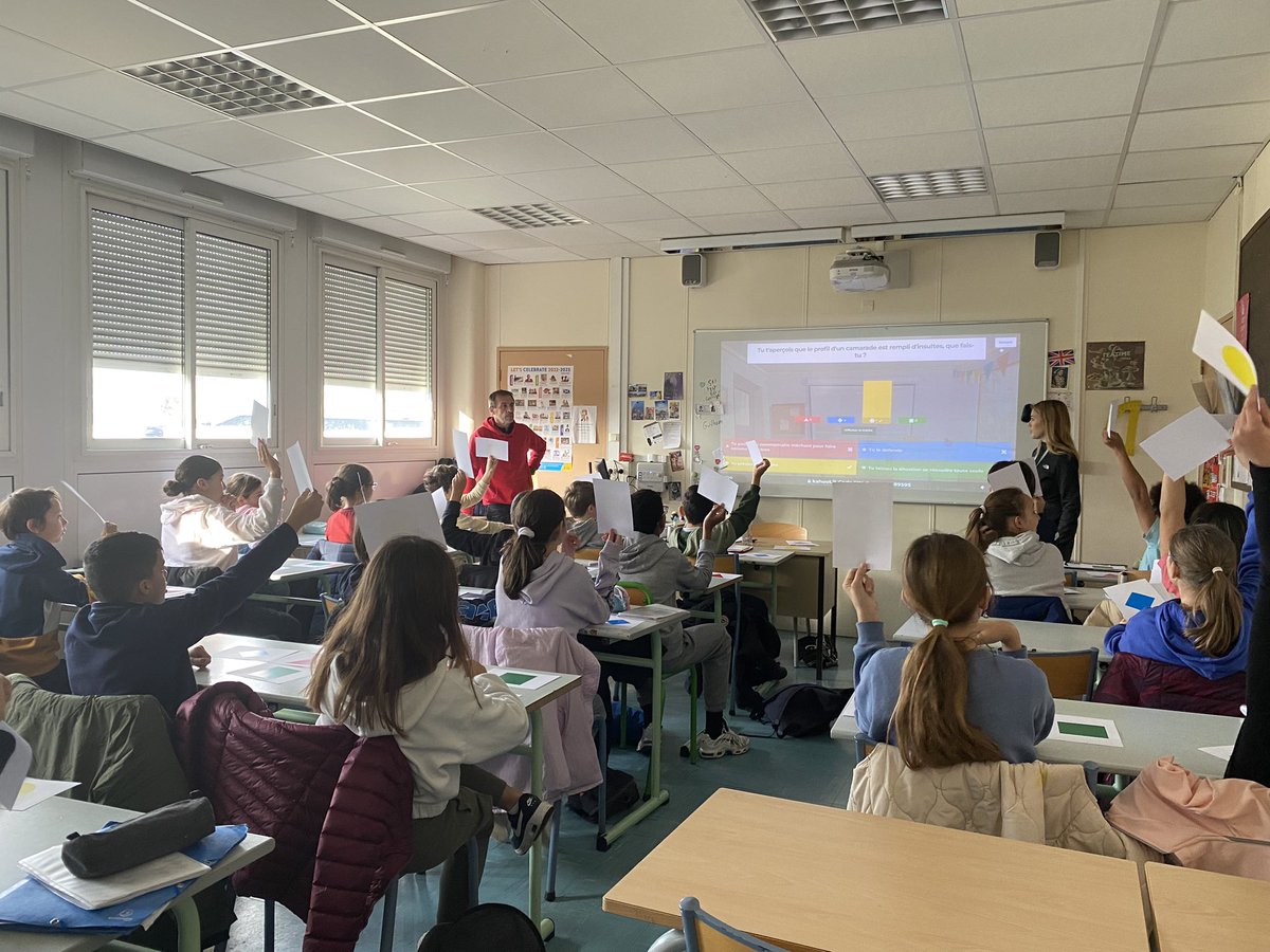 Mercredi 29 novembre, 10 adhérents à la TAH sont intervenus dans le collège Albert Einstein auprès des classes de 6eme. Ce fut une matinée dynamique et enrichissante pour les élèves !