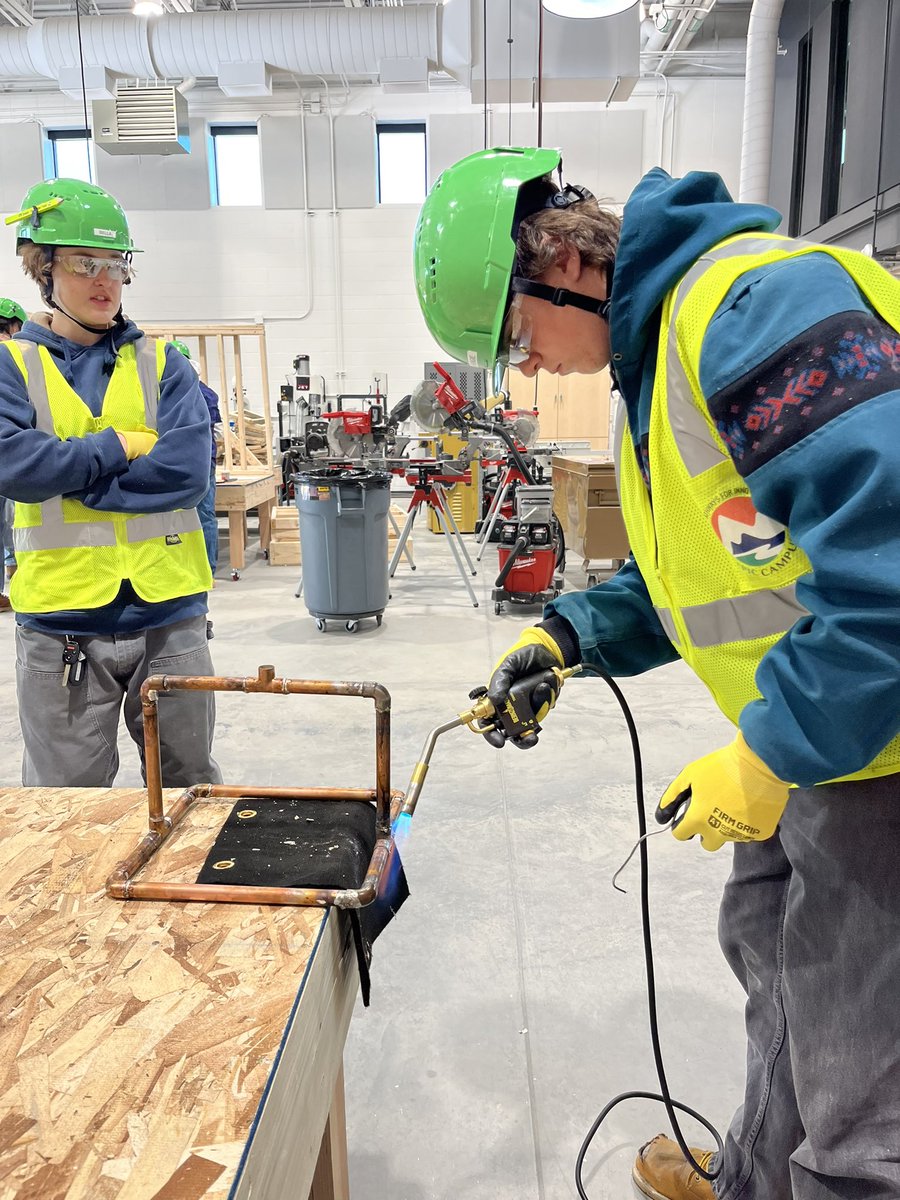 EPICCampusLPS's tweet image. Construction trades students working on  residential plumbing learning about sweating copper. Students learned torch safety, cost of materials, fire retardant safety measures, and pride in their work. #futureconstructionleaders #handsonlearning #itsEPIC #youbelonghere