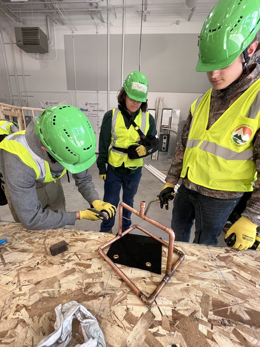 EPICCampusLPS's tweet image. Construction trades students working on  residential plumbing learning about sweating copper. Students learned torch safety, cost of materials, fire retardant safety measures, and pride in their work. #futureconstructionleaders #handsonlearning #itsEPIC #youbelonghere