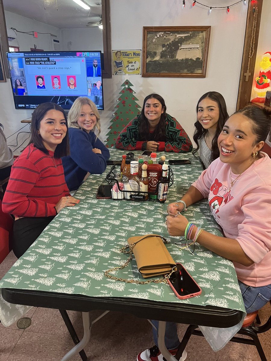 TamusaSoftball's tweet photo. Great Christmas party  BBQ lunch today with the team!! https://t.co/LtxfueI1ik