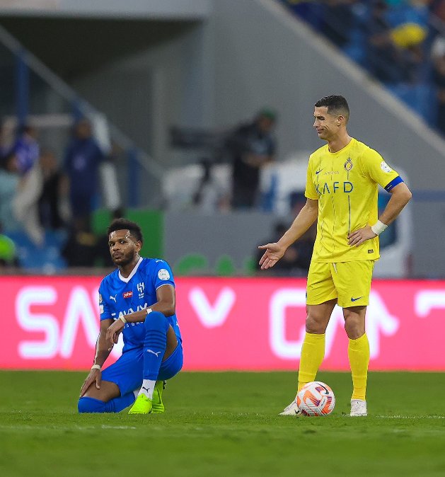 alhackrs's tweet photo. #الهلال_النصر
#البليهي
المعني  الحقيقي 
جالس له على ركبه ونص 😂😂 https://t.co/jeSeqM0IEi