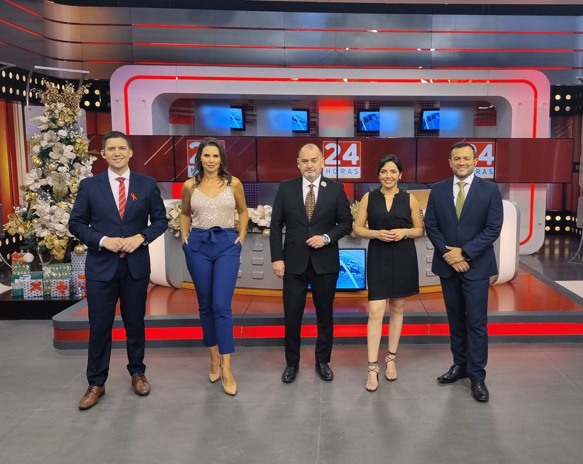 ¡Estamos AL AIRE desde el noticiero #24HorasSNT! 🤩📺

✨️Acompañanos a realizar el encendido del arbolito 🎄

👉 Con la conducción de <a href="/Juanctpy/">Juan Cáceres Troche</a>, <a href="/MercedesSNT/">Mercedes Almada</a>, <a href="/TrocheCarlos/">Carlos Troche</a>, <a href="/juditday/">Judit Colecza</a> y  <a href="/AnibalEspinola1/">Anibal Espinola</a> te contamos todas las noticias de la jornada.

¡Acompáñanos! 😁