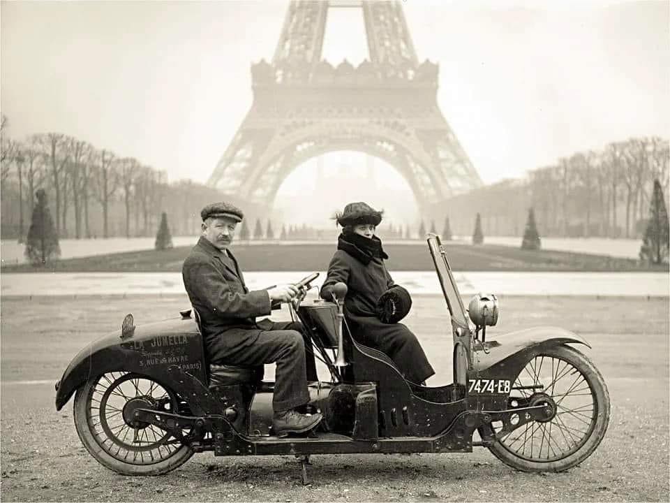 MajaSenda's tweet photo. Two-seater motorcycle, Paris, 1922. https://t.co/cV0vhLMRlr